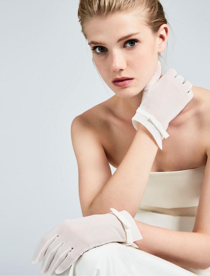4 consigli per indossare i guanti da sposa con stile