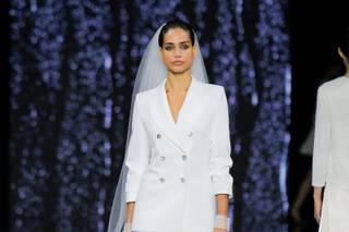 abiti da sposa con pantaloni modello tailleur