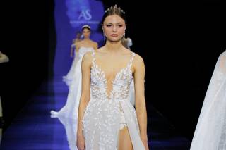 abiti da sposa sexy con spacco profondo