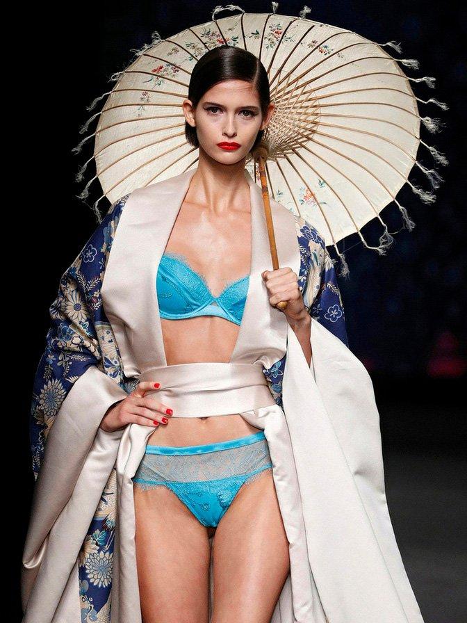 lingerie azzurra Andrés Sardá