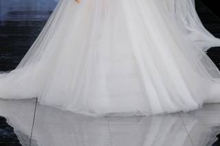 abito da sposa brillantinato con spalline cadenti