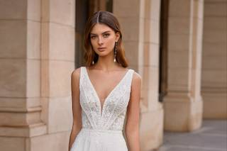 abito da sposa con scollo a V