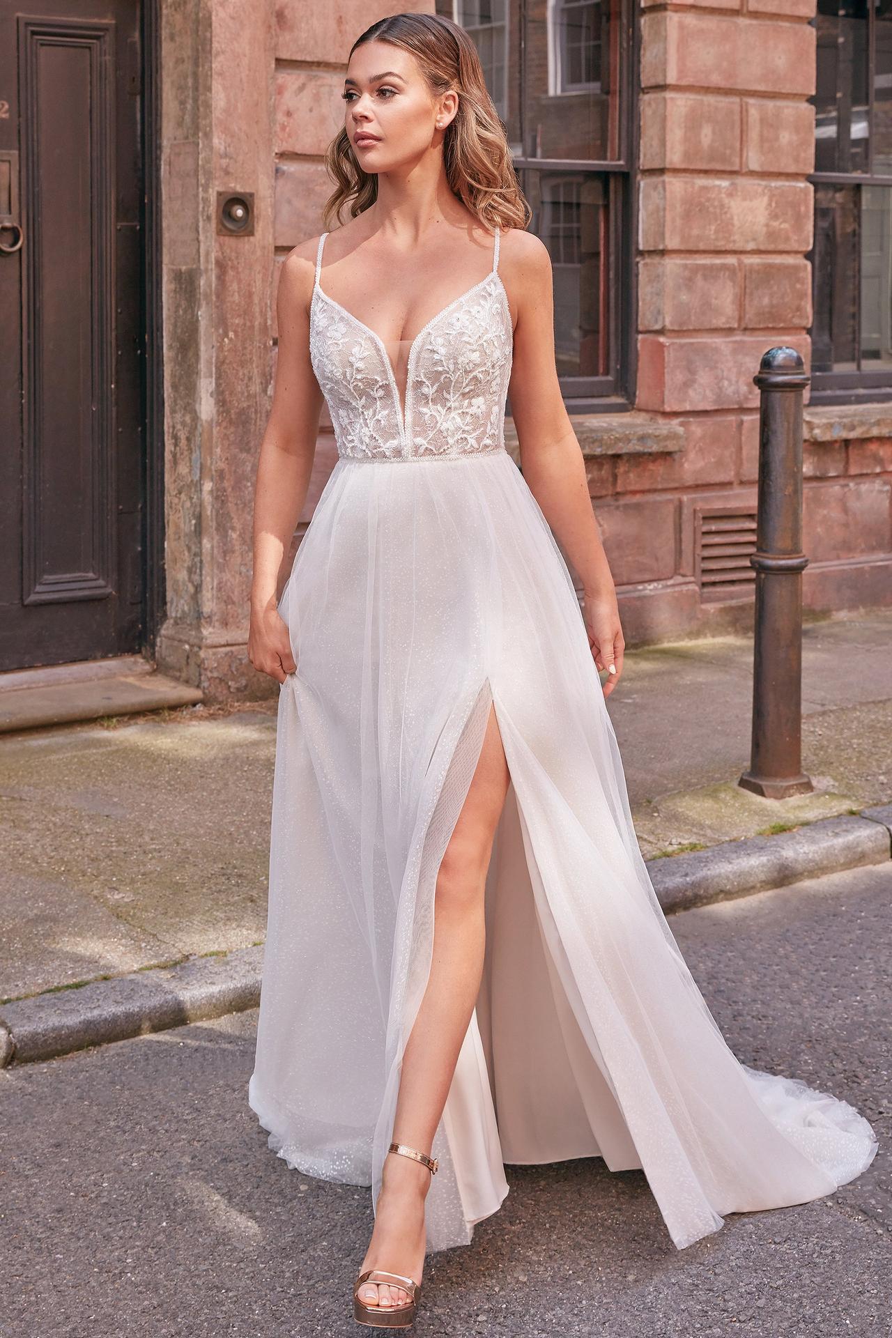 abito da sposa con spacco laterale