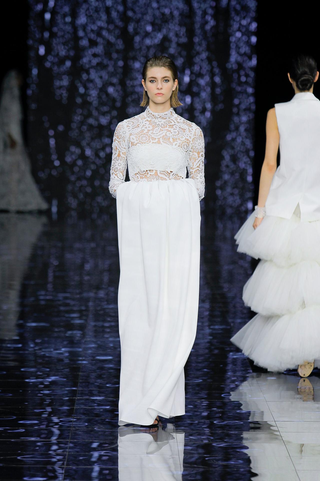 Abito da sposa alternativo con crop top