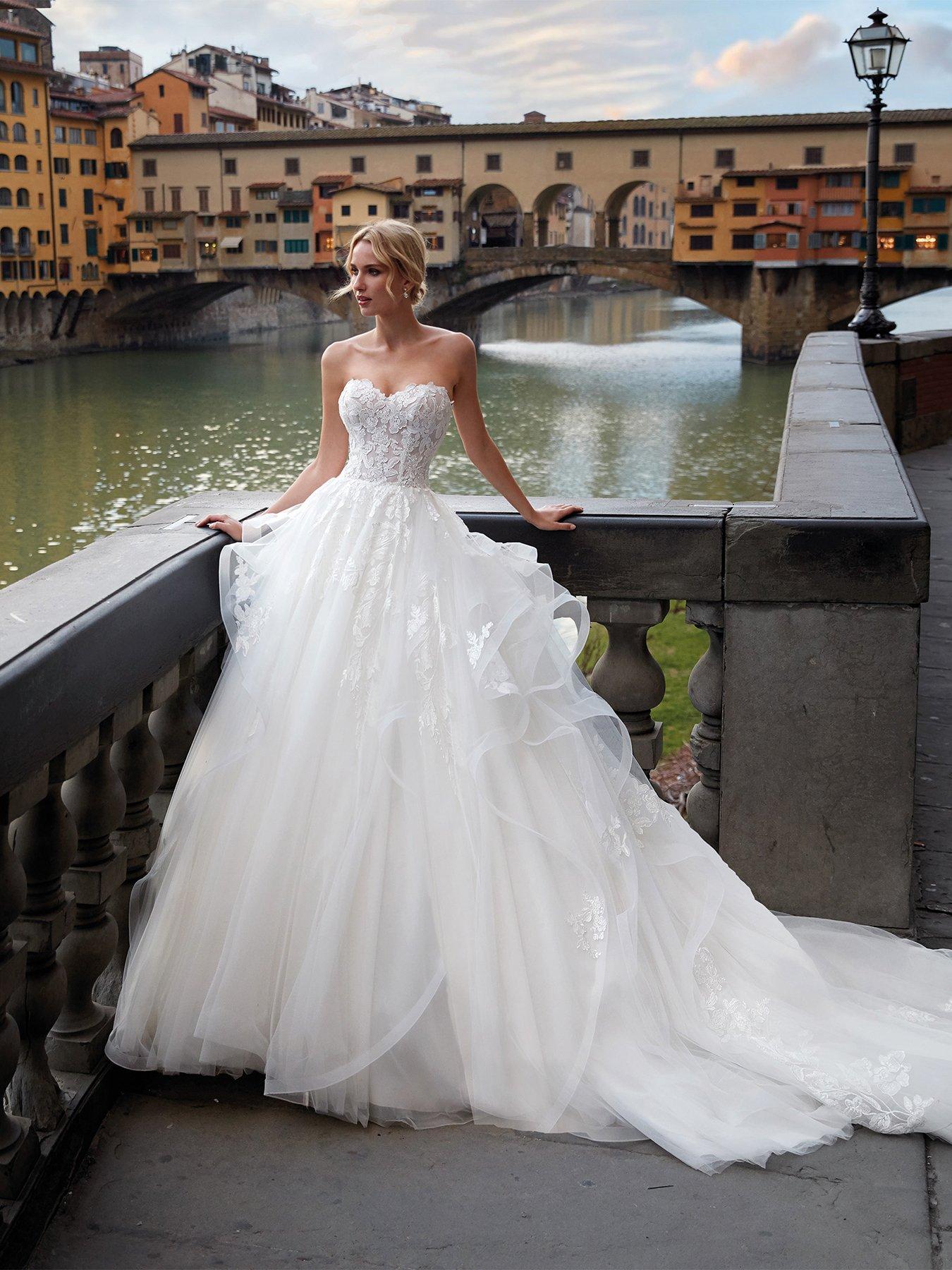 50 Abiti Da Sposa Con Scollo A Cuore