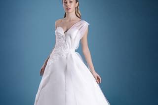 abito da sposa monospalla in tulle