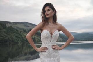 Abito da sposa con scollo a cuore e pizzo taglio a sirena