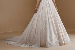 Abito da sposa con gonna in tulle voluminosa