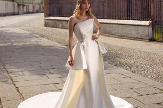 abito da sposa monospalla liscio