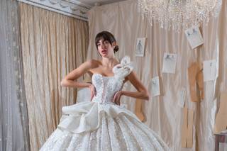 abito da sposa monospalla con gonna a principessa