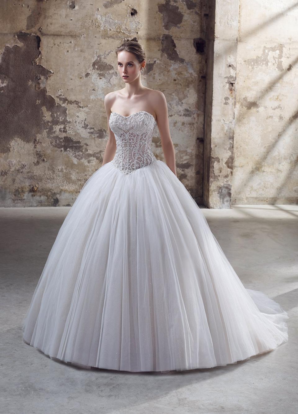 Perline, pietre preziose e piume: un must per le spose vintage