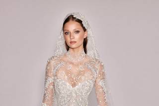 abito da sposa con collo alto stile principesco