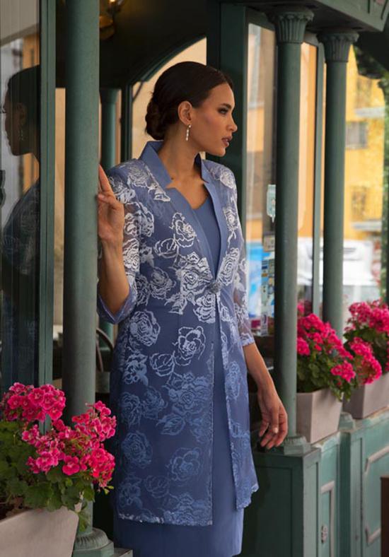 abito mamma sposa a tubino con giacca celeste con stampe