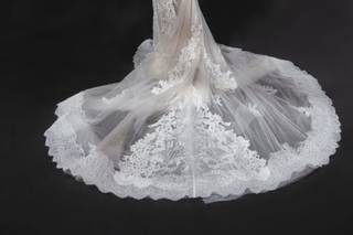 abito da sposa con collo alto sirena