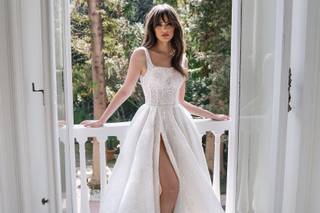 abito da sposa con gonna in tulle e spaccp