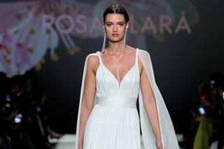 abito da sposa con cintura brillante