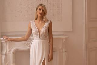 abito da sposa stile impero con spacco e scollo a v