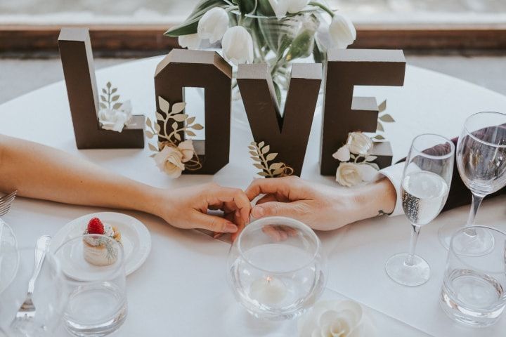 Grandi lettere in legno, sfondo per foto di nozze, iniziali di nozze  giganti, decorazioni per lettere di nozze, grande insegna di nozze in legno  -  Italia