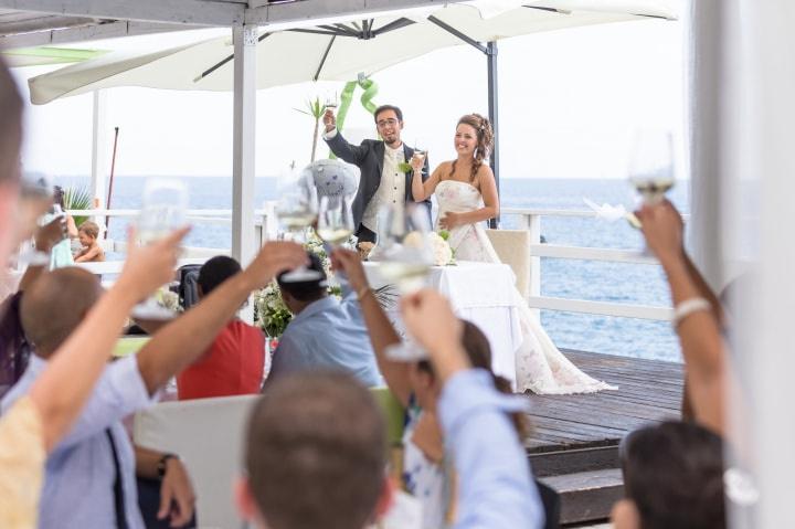 Matrimonio in spiaggia: tutto quello che c'è da sapere per organizzare  nozze romantiche in riva al mare