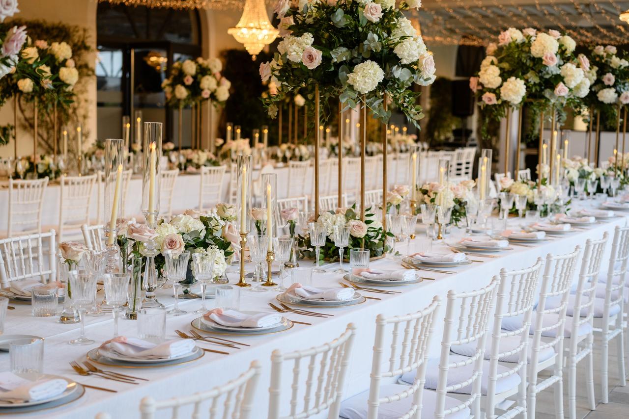 allestimenti tavoli matrimonio con candele e fiori