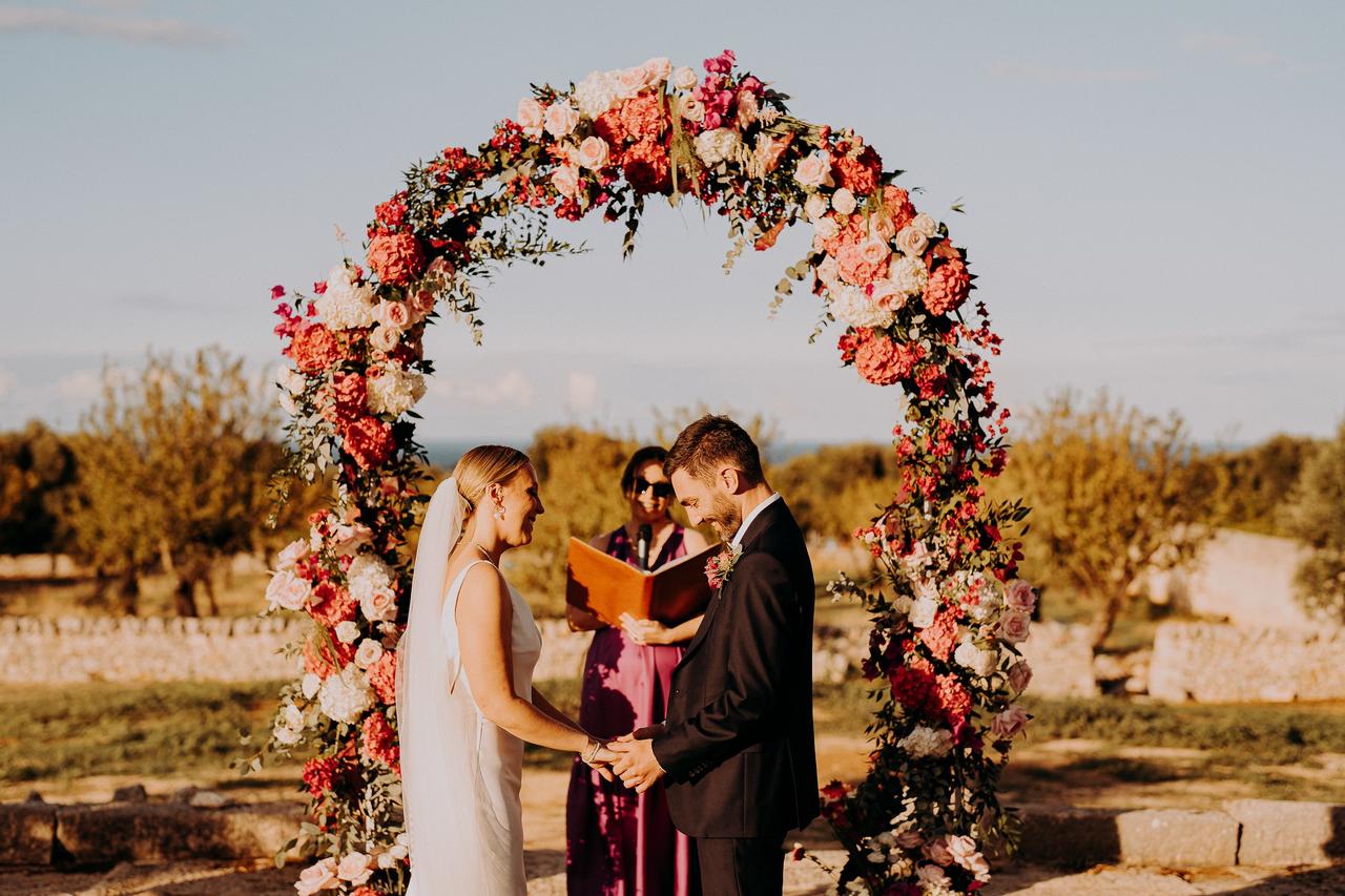 arco fiori matrimonio civile all'aperto