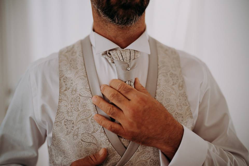 Come scegliere il colletto della camicia dello sposo in poche semplici mosse