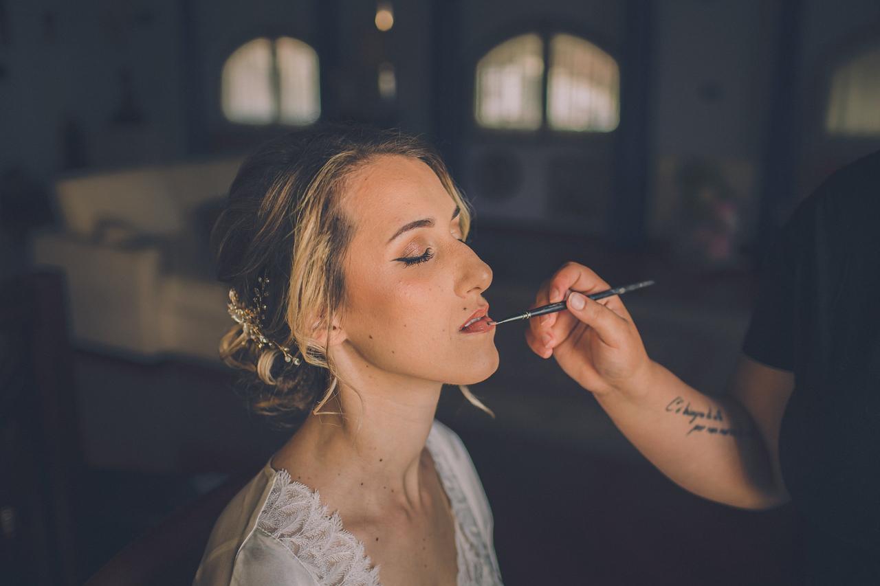 raccolto sposa capelli biondi