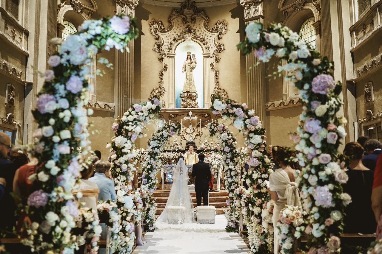 Decorazioni floreali per il matrimonio: la guida completa per conoscerle  tutte