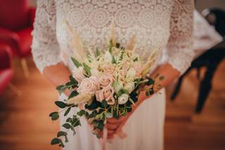 bouquet autunnale  con pampas e fiori rosa