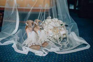 scarpe da sposa Jimmy Choo sandalo con nappa bianca davanti