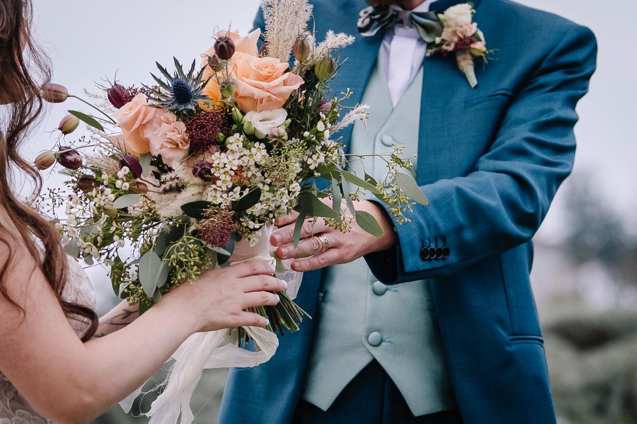 bouquet sposa autunnale con bacche