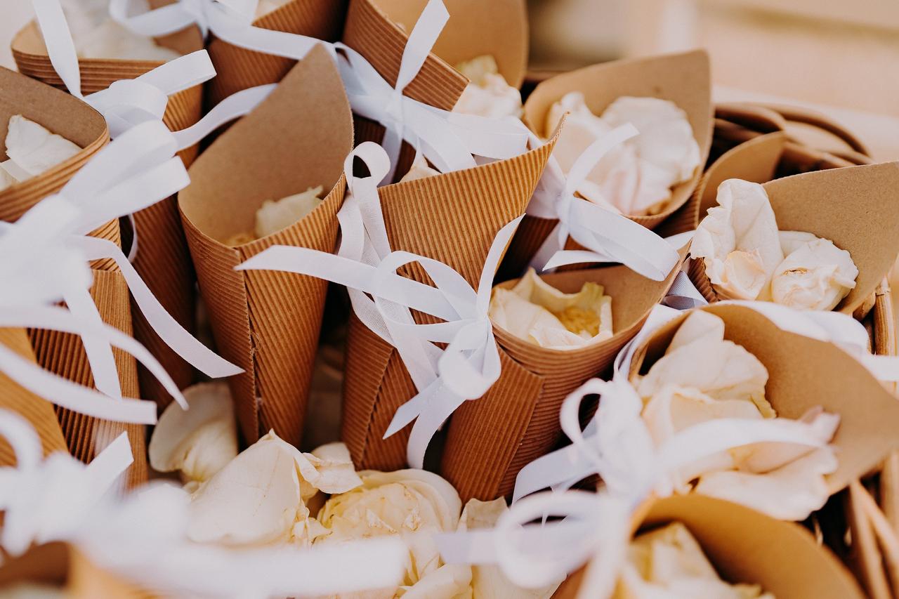 conetti riso in cartoncino per matrimonio low cost