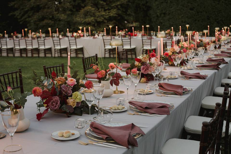 Allestimento luci matrimonio: come decorare un evento notturno con il light design di tendenza del 2024