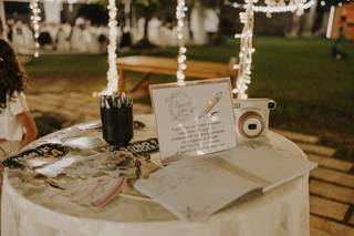 allestimento tavolo con guestbook matrimonio e polaroid