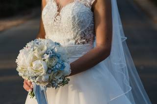 bouquet da sposa semplice bianco e celeste