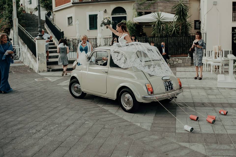 macchina sposi con lattine matrimonio