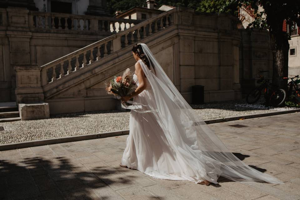 Tutto sull'abito da sposa con strascico