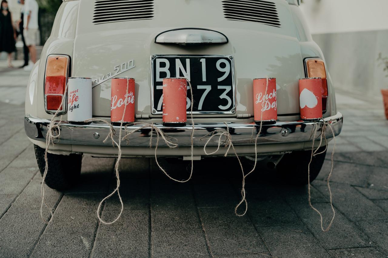 matrimonio misto - macchina vintage
