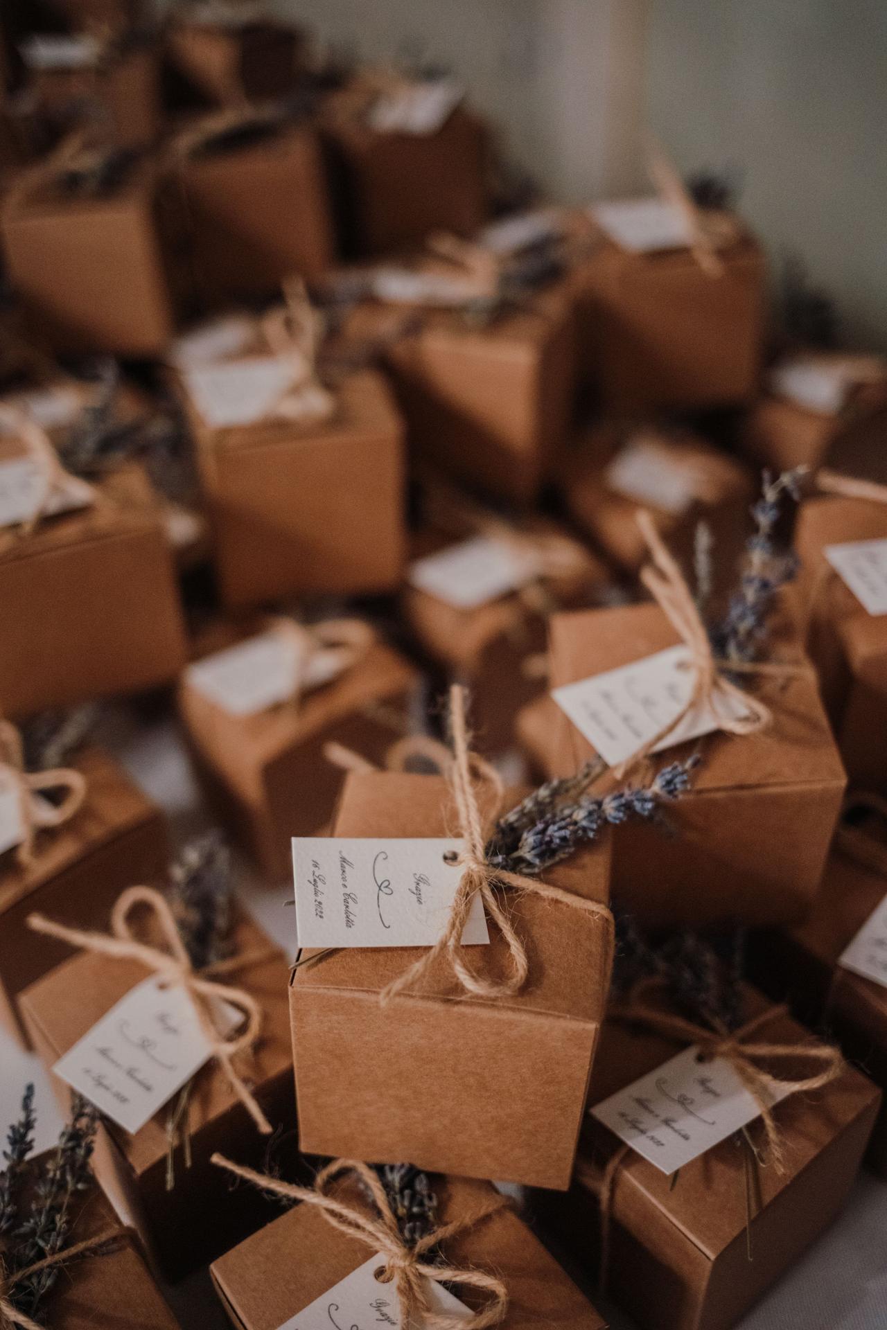 Sacchetti per Matrimonio Stile Moderno Coppia di Sposi Confettata