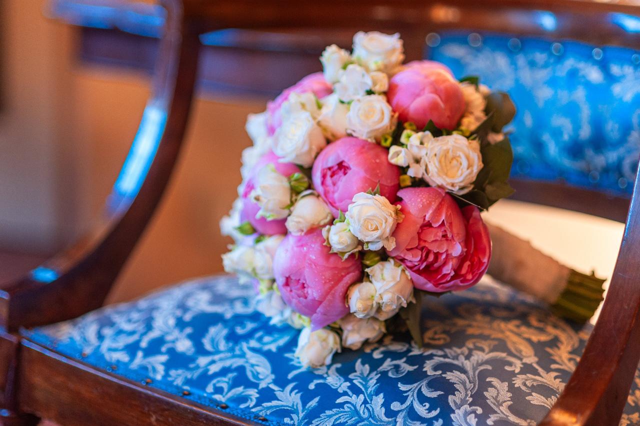 bouquet peonie rosa acceso