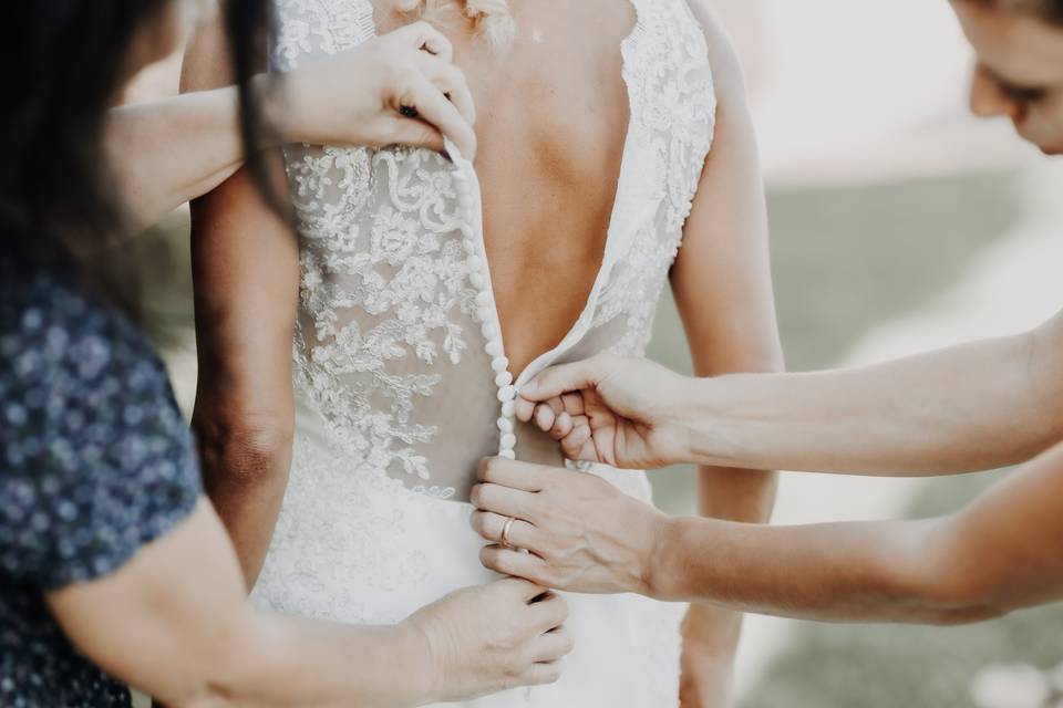 Noleggio abiti da sposa: un'opzione per tagliare i costi?