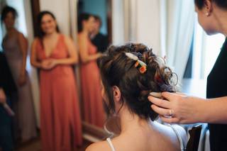 acconciatura sposa raccolto capelli ricci