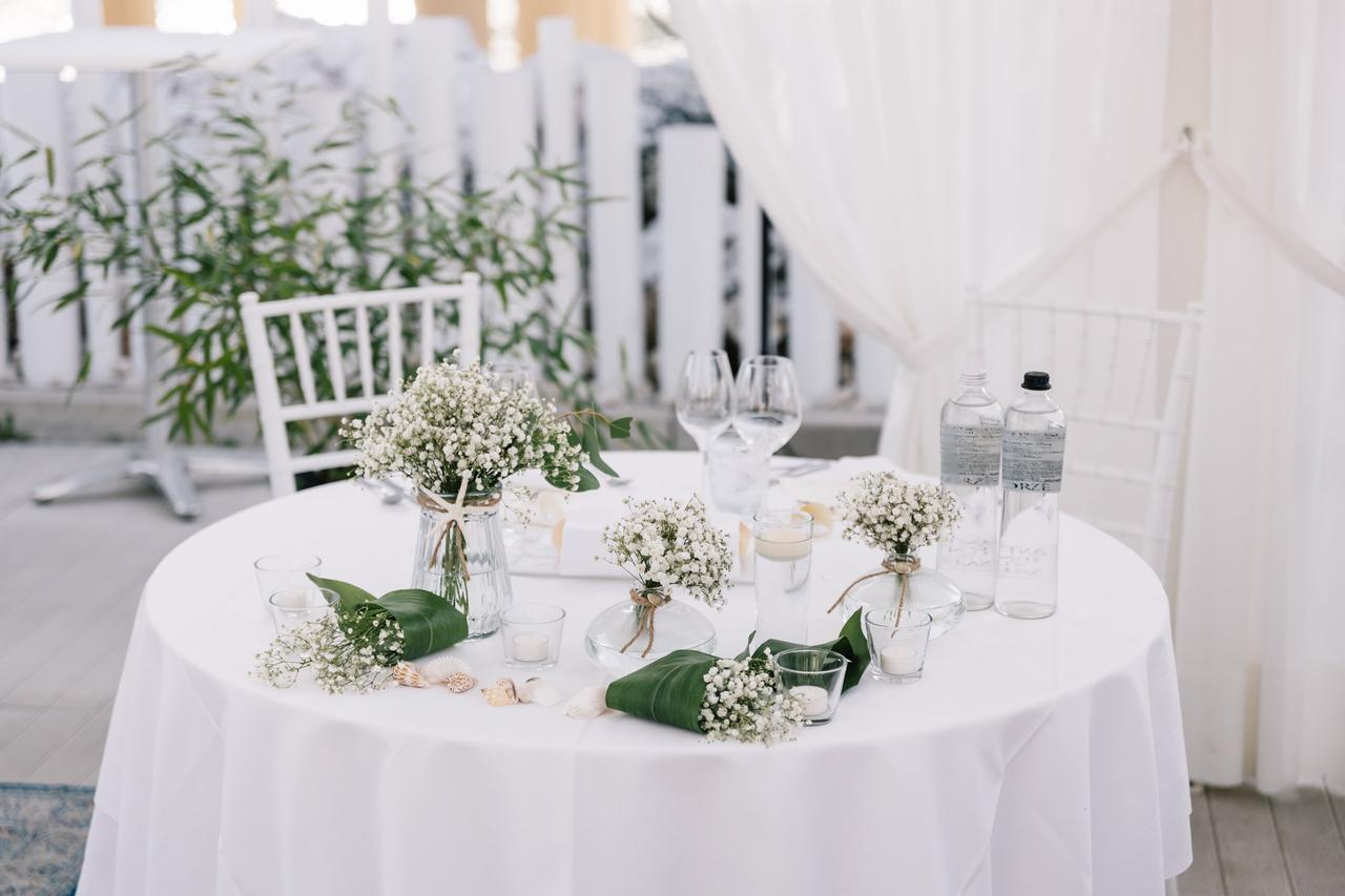 banchetti Comyglog Set di 4 tovaglioli con motivo floreale e anelli per decorazioni da tavolo per matrimoni 