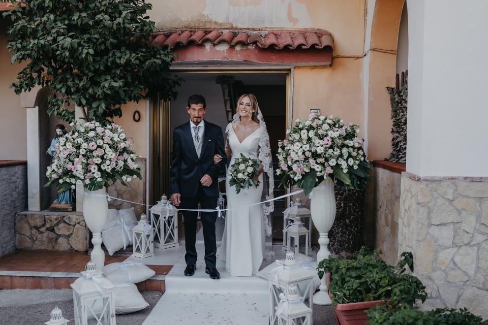 Come addobbare il portone di casa della sposa o dello sposo