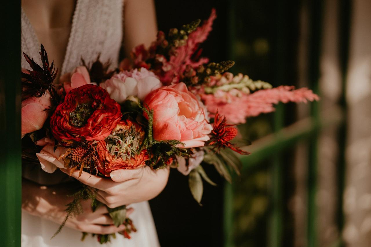 bouquet sposa rosso con pampas