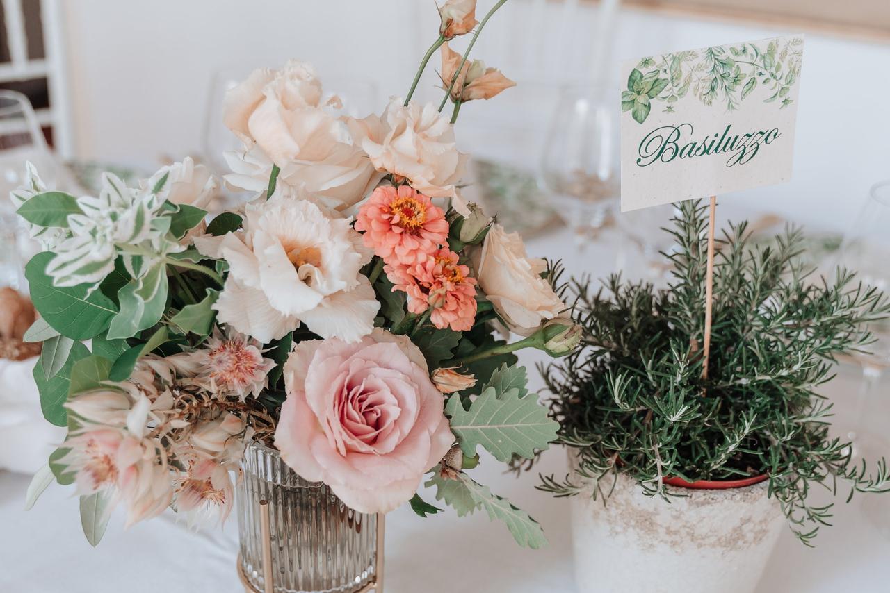 centrotavola fiori matrimonio con erbe aromatiche