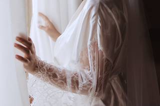 fiori bianchi per semiraccolto con fiori sposa laterale