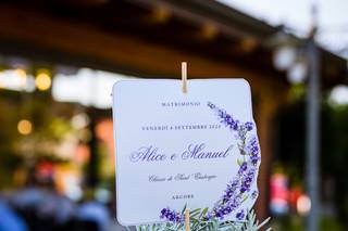 vasetto con fiori per matrimonio a tema lavanda