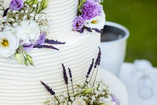 torta nuziale a tema lavanda