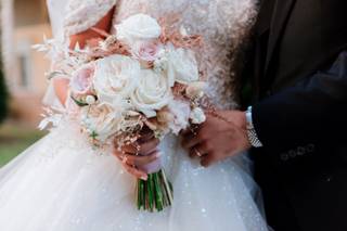 bouquet di peonie bianche e rosa